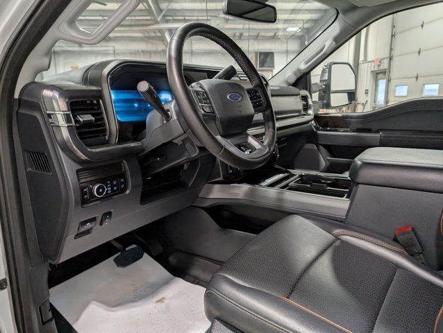 2025 Ford F-350 Super Duty LARIAT