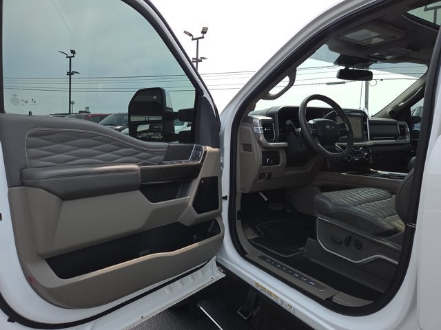 2025 Ford F-450 Super Duty Platinum