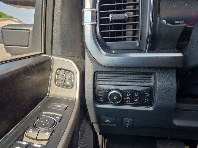 2025 Ford F-450 Super Duty LARIAT