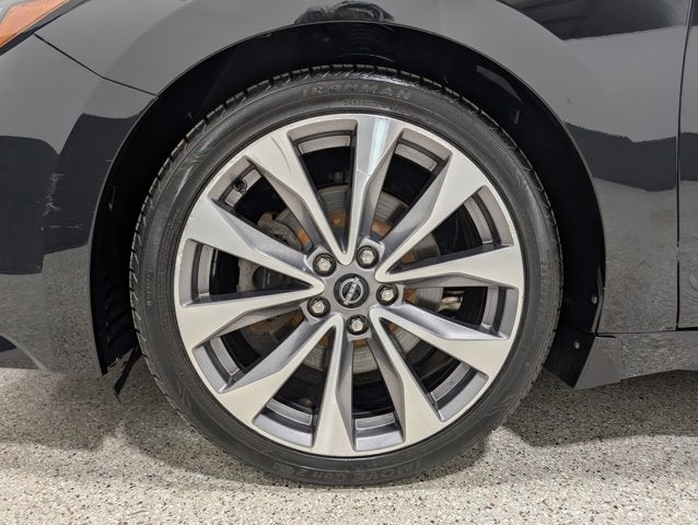 2023 Nissan Maxima Platinum