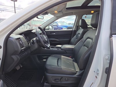 2023 Nissan Pathfinder SL