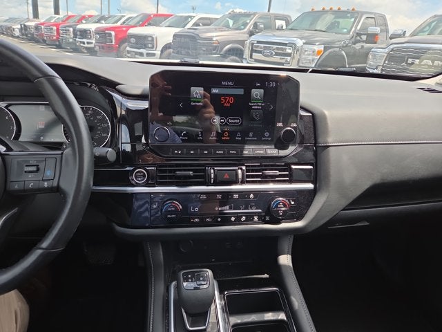 2023 Nissan Pathfinder SL