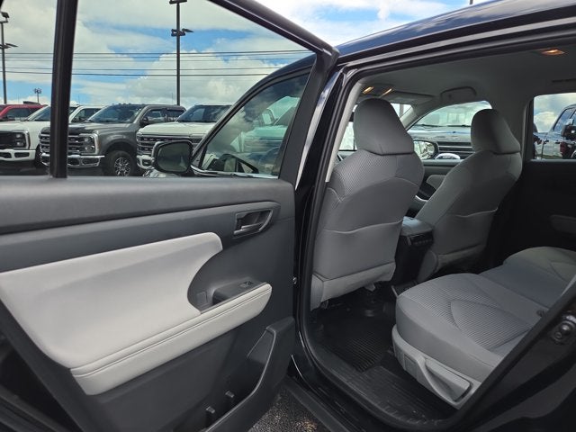 2021 Toyota Highlander LE