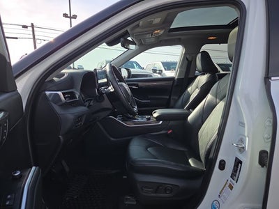 2022 Toyota Highlander Platinum